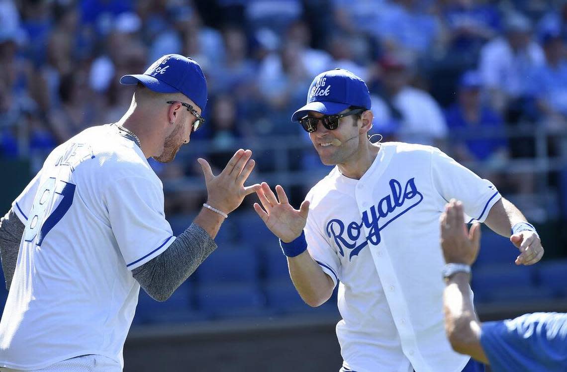 Kansas City Chiefs tight end Travis Kelce, left, congratulated Big Slick host Paul Rudd for scoring during the 2015 celebrity softball game.