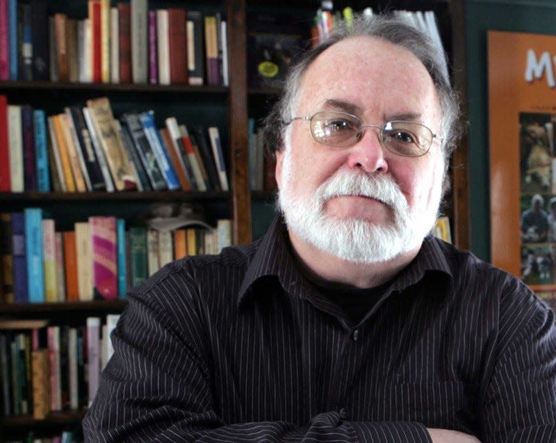 Playwright Mark St. Germain has written his first mystery novel, “The Mirror Man,” which has been published by Sarasota-based Ibis Books.