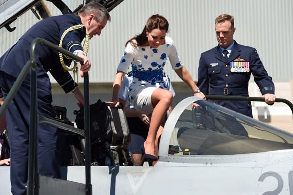 kate-middleton-fighter-jet-queensland-australia-royal-tour