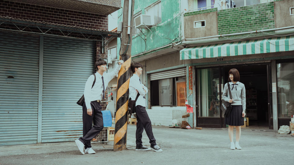 ▲柯佳嬿 (右起)、許光漢、施柏宇在台南拍攝《想見你》期間，朝夕相處感情熱絡，還會互相鬥嘴。