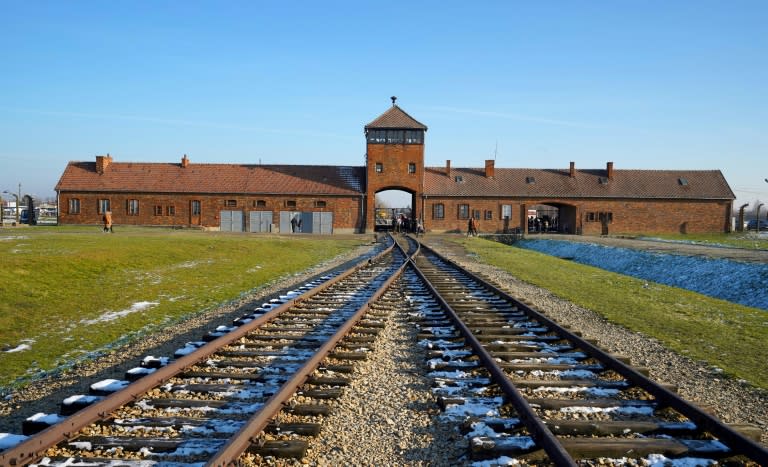 Las vías del tren llegaban hasta el edificio principal del campo de exterminio nazi de Auschwitz, en una imagen del 5 de diciembre de 2019
