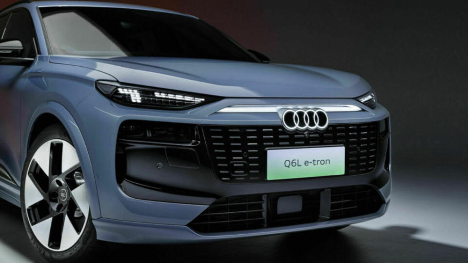 Q6L e-tron車頭使用了全新的格狀設計，與LED式樣的發光Logo。(圖片來源 / Audi)