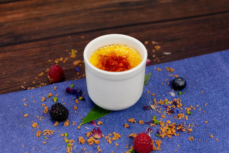 hotel fort canning - creme brulee