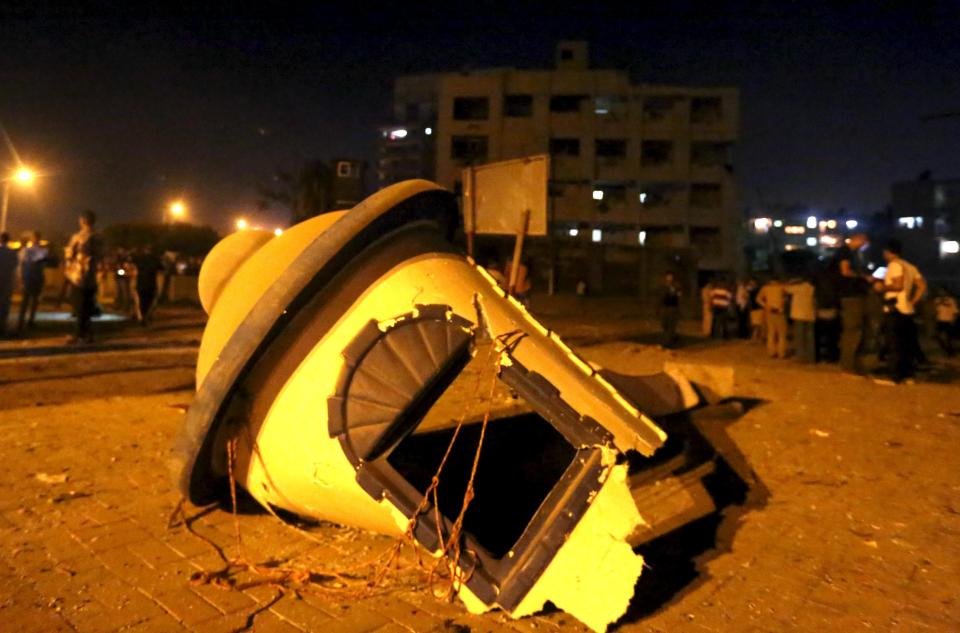 Debris is seen on the ground after a bomb blast at a national security building in Shubra Al-Khaima on the outskirts of Cairo, Egypt August 20, 2015. At least six people were wounded early on Thursday in the car bombing near the state security building and courthouse in the Cairo suburb, security sources said. (REUTERS/Mohamed Abd El Ghany)