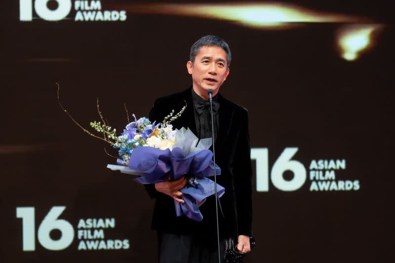 ▲梁朝偉獲頒亞洲電影大獎貢獻榮譽獎。（圖／翻攝自Asian Film Awards Academy臉書）