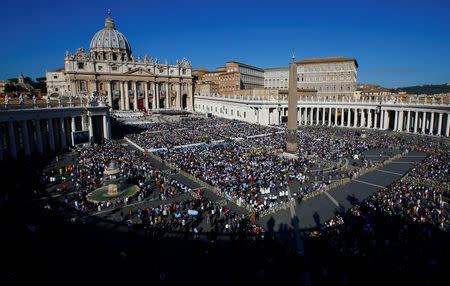 Pope Francis leads a canonization mass for seven new saints in Saint Peter's Square at the Vatican October 16, 2016. REUTERS/Tony Gentile