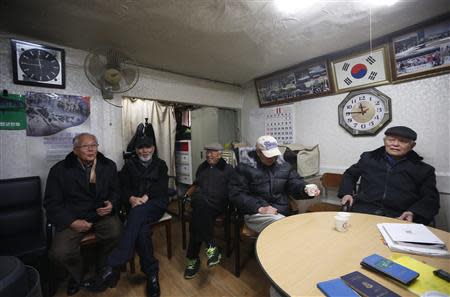 Kim Hyeon (R), who is a former Kuwol Guerrilla Unit member, gathers with other former members at Kuwolsan Guerrilla Unit Comrade Association's office in Seoul November 29, 2013. REUTERS/Kim Hong-Ji