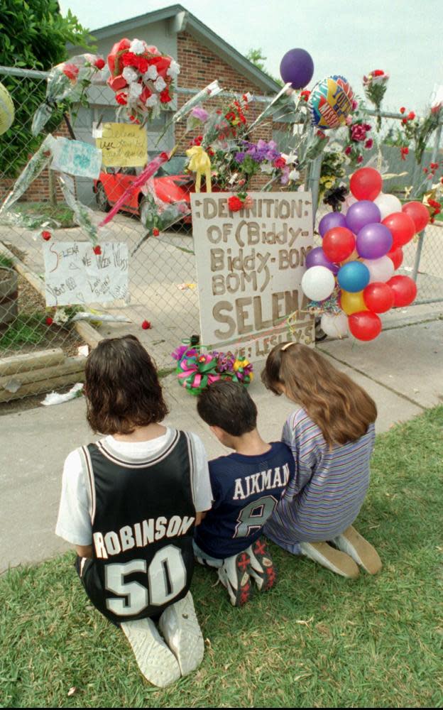 Young mourners outside Selena’s home in Texas the day after her death in April 1995.