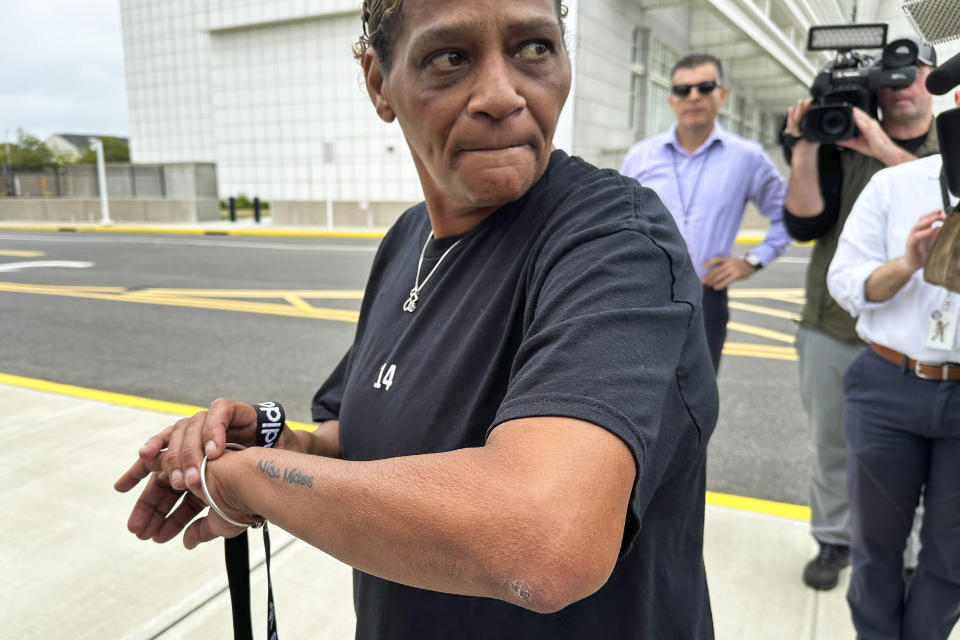 CORRECTS LAST NAME Elizabeth Alvarado leaves federal court, Wednesday, July 10, 2024, in Central Islip, N.Y. Alvarado attended the arraignment for MS-13 gang member Alexi Saenz who pleaded guilty to racketeering and firearms charges in a case involving eight murders, including the 2016 killing of Alvarado's daughter, Nisa, who was hacked and beaten to death in her suburban neighborhood on Long Island. (AP Photo/Phil Marcelo)