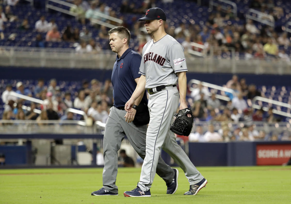 Indians' Corey Kluber has cast removed, making progress