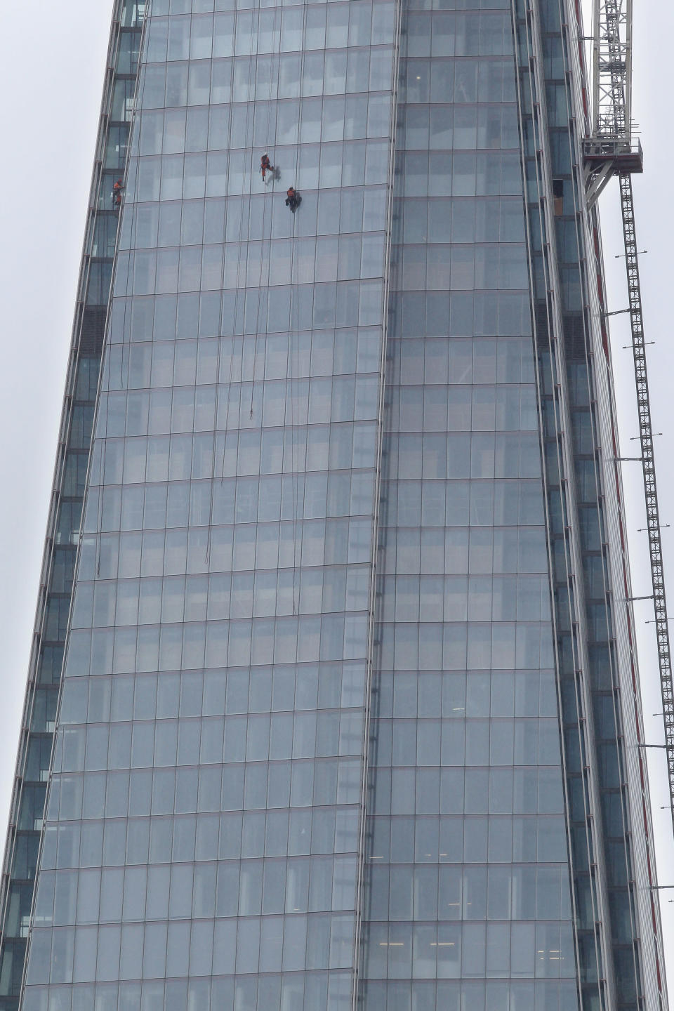 Workmen abseil down the Shard (Photo by Dan Kitwood/Getty Images)