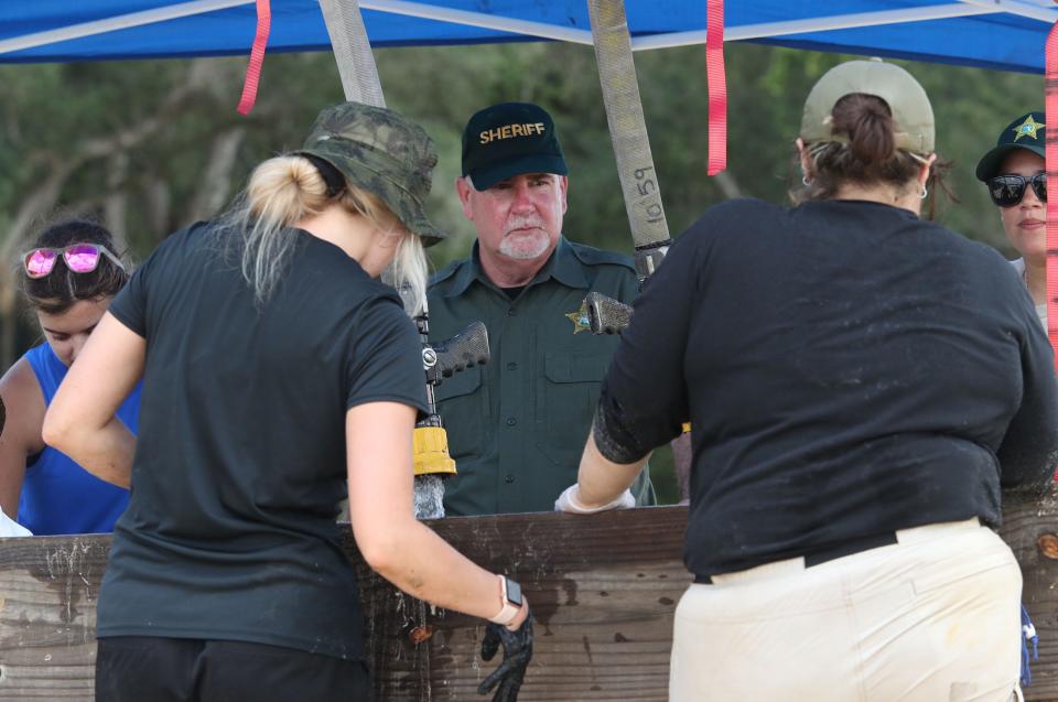 Flagler County Sheriff Rick Staly speaks with members of the USF team of searchers on one of the wash tables, Wednesday, July 27, 2022, as the team works the dig site where human bones were found July 18 in the Toscana development in Palm Coast.