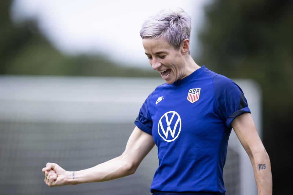 WASHINGTON, DC - 05 DE SEPTIEMBRE: Megan Rapinoe #15 de los Estados Unidos reacciona durante la sesión de entrenamiento antes de su partido contra Nigeria en Reeves Field en American University el 5 de septiembre de 2022 en Washington, DC.  (Foto de Ira L. Black - Corbis/Getty Images)