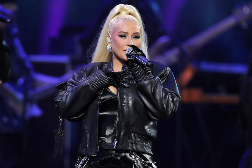 Christina Aguilera Shares Rare Photos Of Her Daughter Summer On Stage 9911