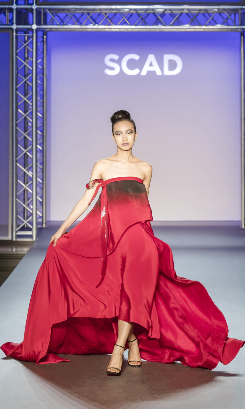 SCAD graduate Jiaoyenan Zhu’s gown featured the most stunning, billowing shape and dramatic black-and-red ombre.