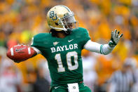 Robert Griffin III of Baylor leads the nation in passer rating (192.3), with 3,998 yards and 36 touchdowns. He has also run for 644 yards and nine touchdowns. (Photo by Sarah Glenn/Getty Images)