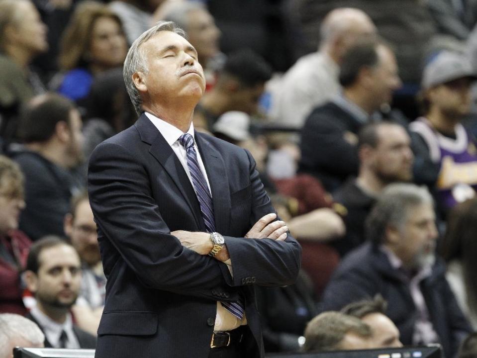 Los Angeles Lakers head coach Mike D'Antoni reacts to a call during the first quarter of an NBA basketball game against the Minnesota Timberwolves in Minneapolis, Friday, March 28, 2014. (AP Photo/Ann Heisenfelt)