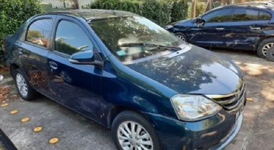 El Toyota Etios, color blanco, modelo 2015 y de cuatro puertas se ofrece a $1.680.000