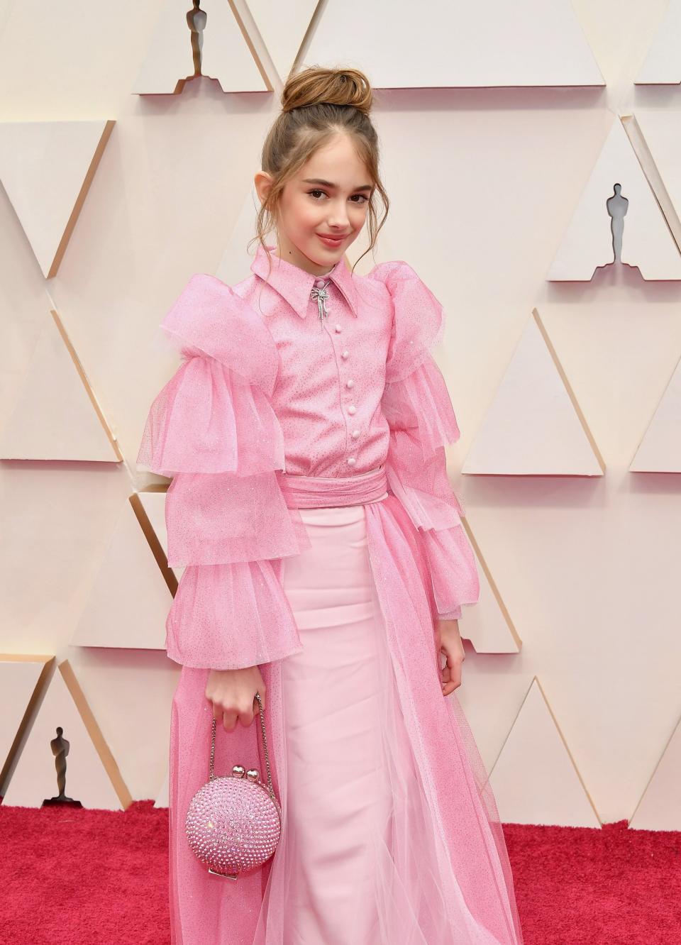 Julia Butters, 10, used the space in her six-inch crystal purse wisely at the Oscars: She packed a sandwich in it. (Photo: Amy Sussman/Getty Images)