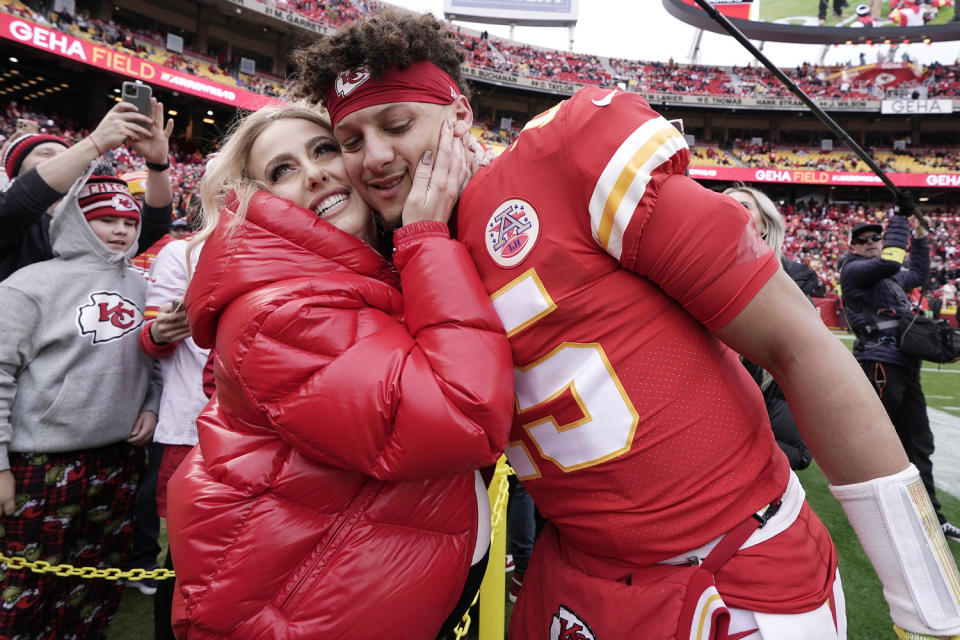 Patrick Mahomes, Brittany Mahomes (Ed Zurga / AP)