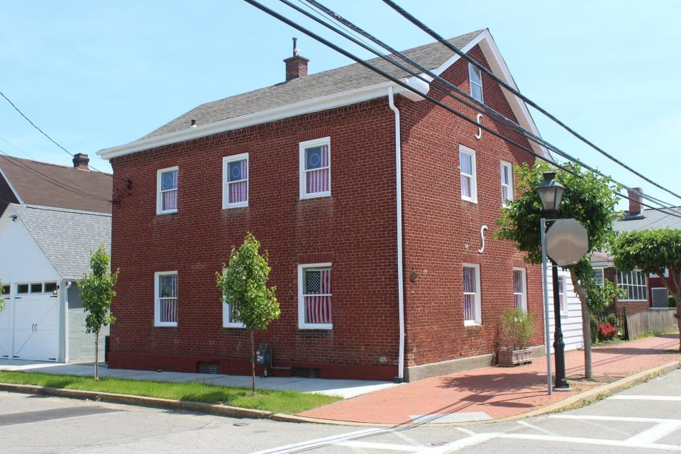 The Performing Arts Legends Museum occupies this 220-year-old building in the Ambridge Historic District.