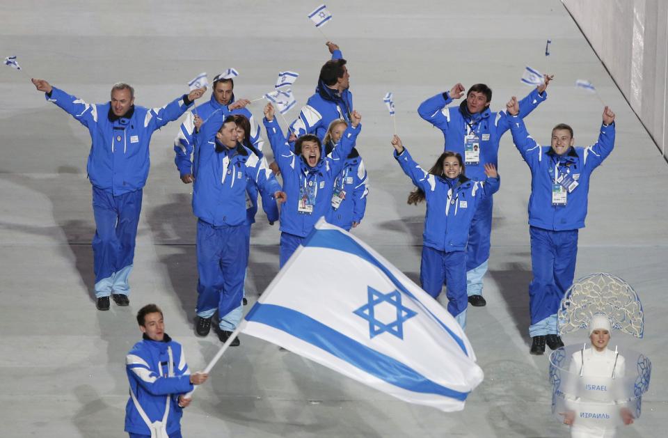 Israel's flag-bearer Vladislav Bykanov leads his country's contingent during the opening ceremony of the 2014 Sochi Winter Olympics, February 7, 2014. REUTERS/Lucy Nicholson (RUSSIA - Tags: OLYMPICS SPORT)