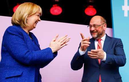 North Rhine-Westphalia State Premier and Social Democrats (SPD) candidate Hannelore Kraft and the party leader Martin Schulz attend the final election rally in Duisburg, Germany, May 12, 2017. REUTERS/Thilo Schmuelgen