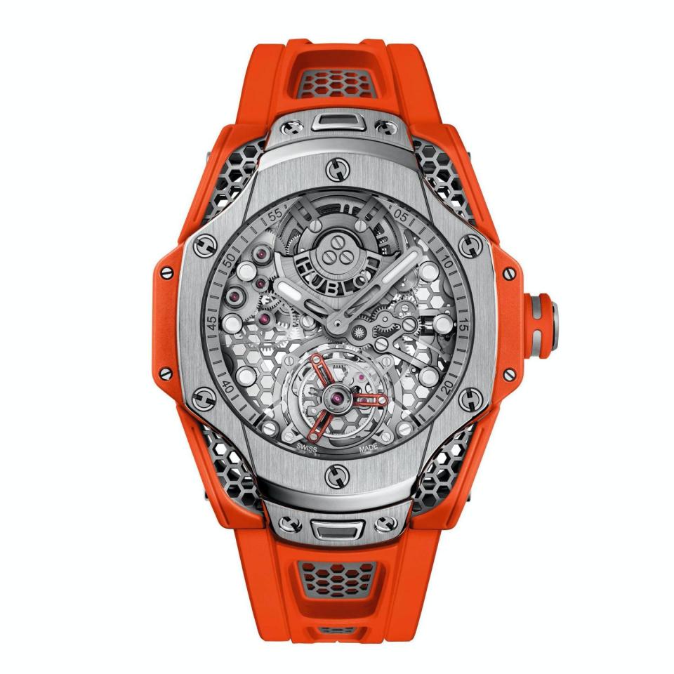 HUBLOT與Samuel Ross於2022年設計的第一款作品Big Bang Samuel Ross陀飛輪腕錶，採用極具科技感的「六角形蜂巢結構」，並以橘色橡膠包覆，視覺風格大膽強烈。