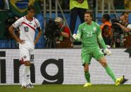 Goalkeeper Tim Krul (R) of the Netherlands celebrates saving a shot by Costa Rica's Bryan Ruiz during a penalty shootout in their 2014 World Cup quarter-finals at the Fonte Nova arena in Salvador July 5, 2014. REUTERS/Michael Dalder