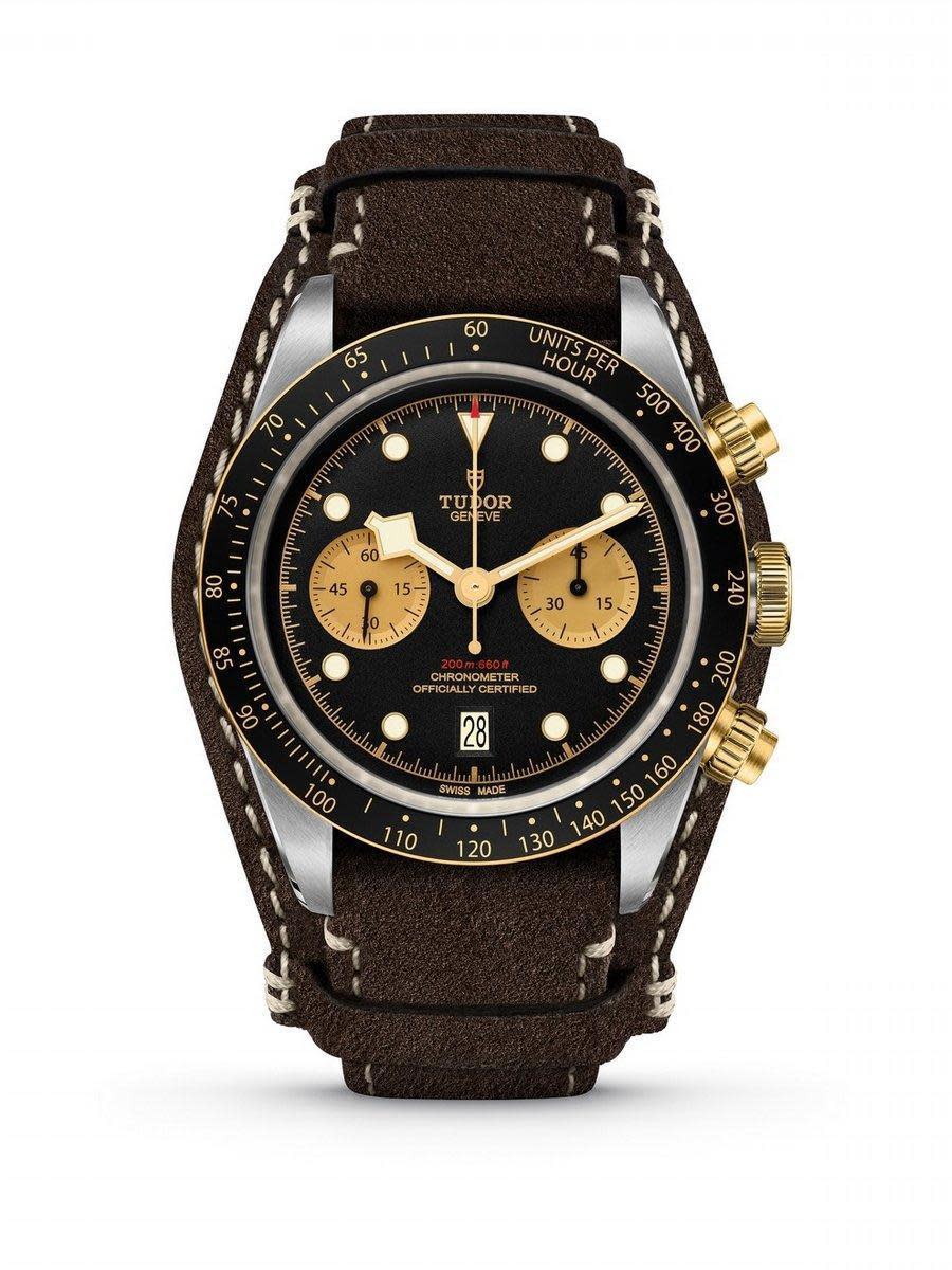 TUDOR Black Bay Chrono S&G，帝舵著名的Black Bay系列首款計時腕錶Black Bay Chrono，今年推出全新黃金鋼款式。錶殼以精鋼製作，錶圈外環、錶冠與計時按紐，則以黃K金製作，與黑色面盤與金色小錶圈一起構成強烈的顏色對比。機芯則搭載帝舵原廠自動上鏈機芯MT5813型，配備導柱輪及垂直計時離合輪裝置。建議售價約NT$168,500。