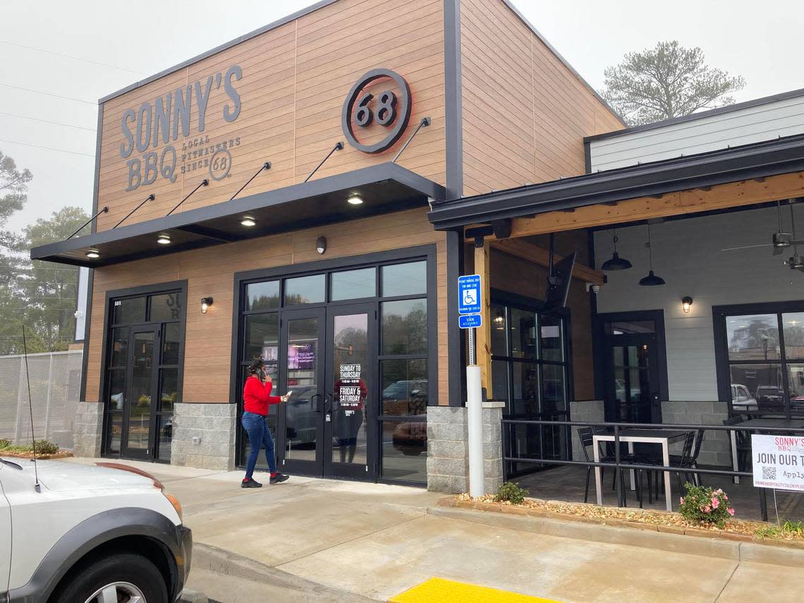 The new Sonny’s BBQ at 5811 Zebulon Road in Macon is open. Becky Purser/The Telegraph