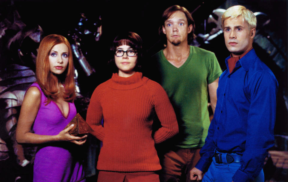 Sarah Michelle Gellar (Daphne), Linda Cardellini (Velma), Matthew Lillard (Shaggy) and Freddie Prinze Jr. (Fred) star in the 2002 movie 