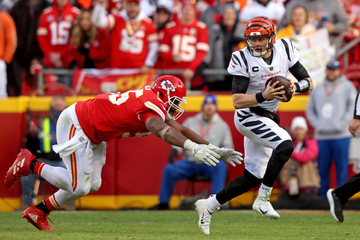 Sluggish Chiefs rally past Bengals to clinch 8th straight AFC West title