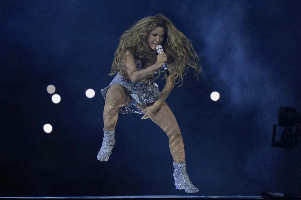 La cantante colombiana Shakira se presente durante el entretiempo de la final de la Copa América entre Argentina y Colombia, el domingo 14 de julio de 2024, en Miami Gardens, Florida. (AP Foto/Wilfredo Lee)