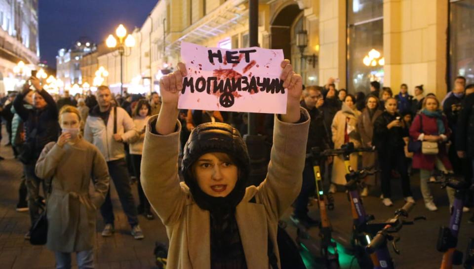 People protest in Russia