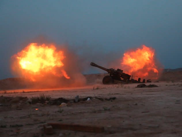 Popular Mobilization Forces (PMF) fires towards Islamic State militants during a battle, west of Mosul,Iraq April 21, 2017. REUTERS/Stringer