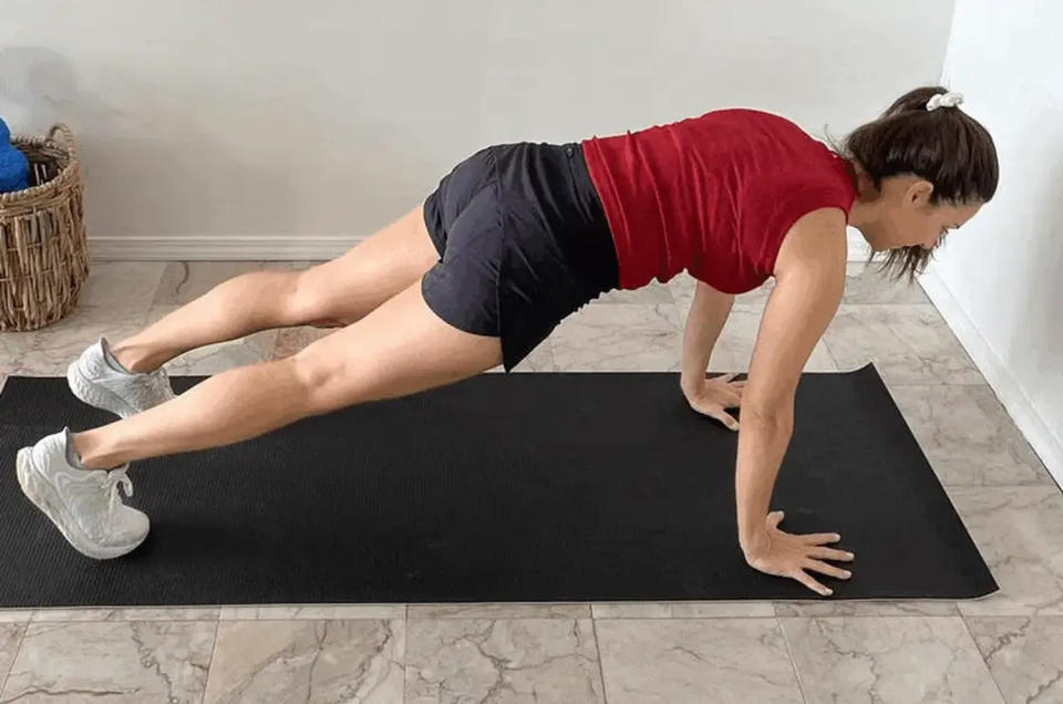 butt exercises Mountain climbers (Stephanie Mansour)