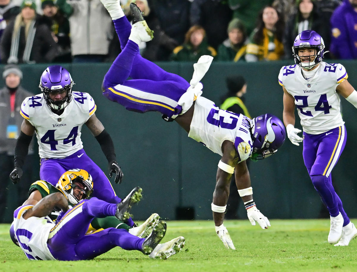 Everything goes wrong for Vikings in 41-17 loss at Green Bay