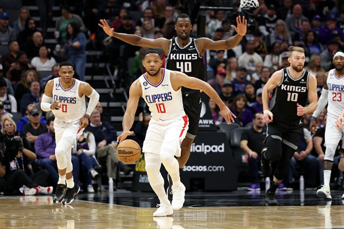 Eric Gordon #10 of the LA Clippers dribbles (Getty Images)