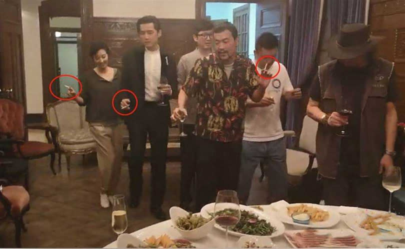 桂綸鎂在私下聚會抽菸喝酒畫面遭人外流。(圖/ 摘自微博)