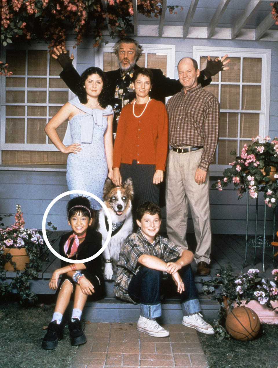 Morgan Kibby, Richard Moll, Catherine MacNeal, William Francis McGuire, (sitting): Brenda Song, Rowdy the dog, Brandon Gilberstadt on a front porch in 100 Deeds for Eddie McDowd