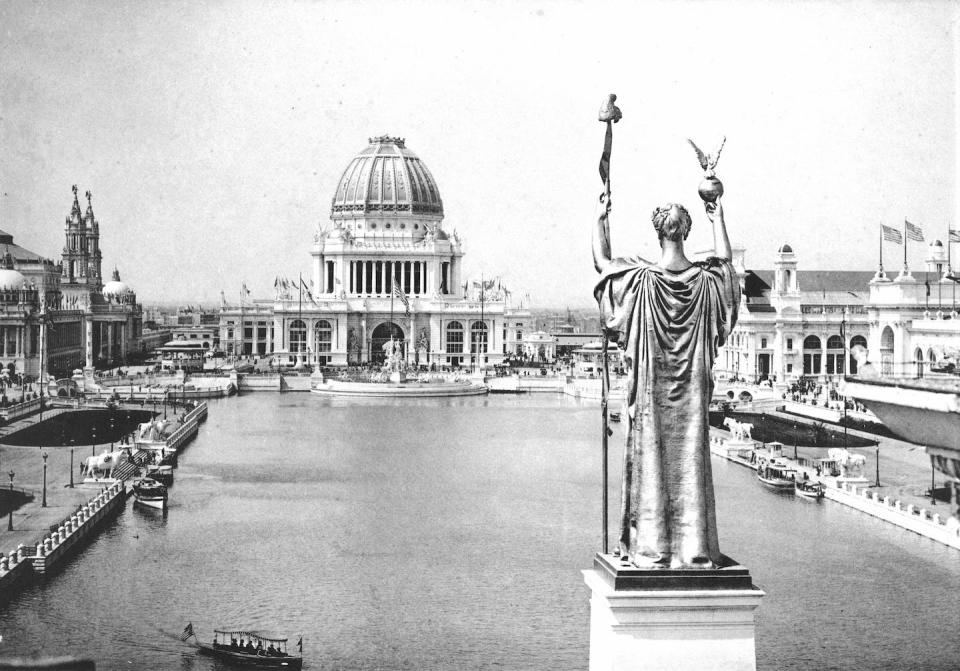 Looking West From Peristyle, Court of Honor and Grand Basin of the 1893 World’s Columbian Exposition. <a href="https://en.wikipedia.org/wiki/File:Looking_West_From_Peristyle,_Court_of_Honor_and_Grand_Basin,_1893.jpg" rel="nofollow noopener" target="_blank" data-ylk="slk:The Project Gutenberg EBook of Official Views of The World's Columbian Exposition;elm:context_link;itc:0;sec:content-canvas" class="link ">The Project Gutenberg EBook of Official Views of The World's Columbian Exposition</a>