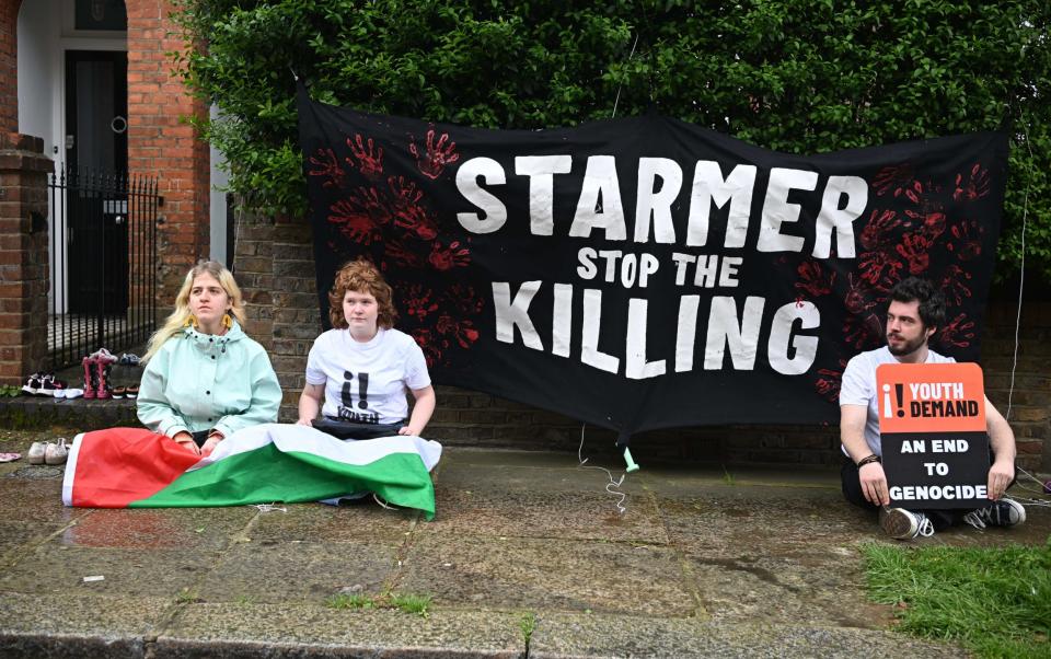 The Youth Demand demonstrators hung a banner outside Sir Keir Starmer's house