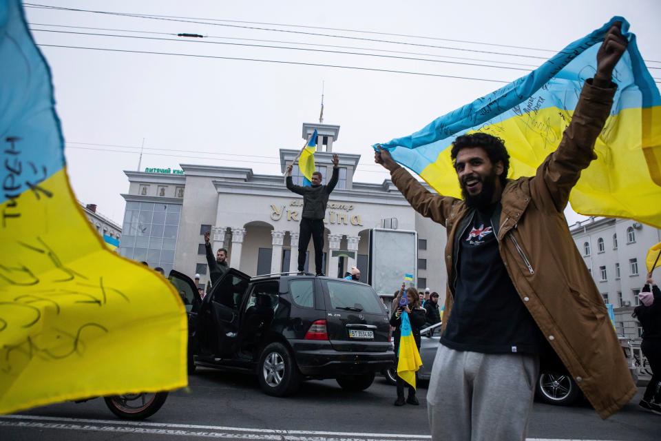 Ukrainians celebrating liberation of Kherson (Yevhenii Zavhorodnii/Associated Press)