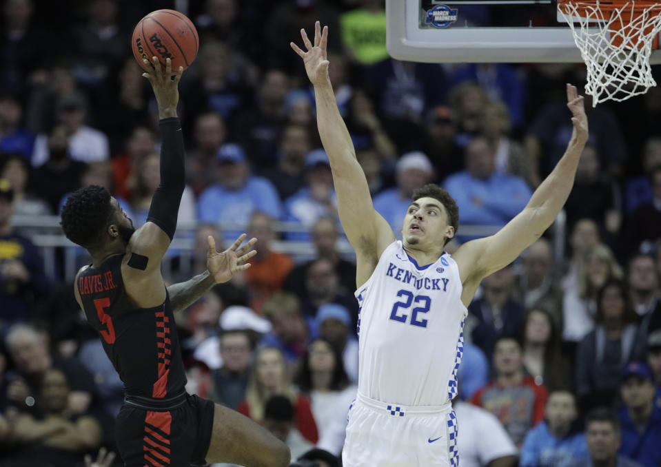 Houston's Corey Davis Jr. (5) shoots over Kentucky's Reid Travis (22) during the second half of a men's NCAA tournament college basketball Midwest Regional semifinal game Friday, March 29, 2019, in Kansas City, Mo. (AP Photo/Charlie Riedel)