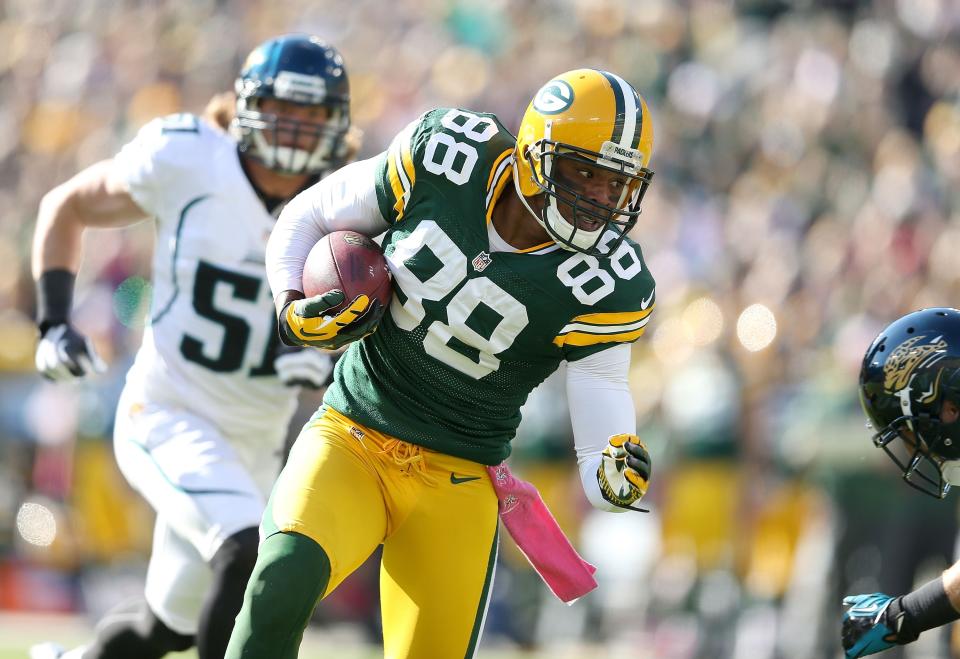 GREEN BAY, WI - OCTOBER 28: Jermichael Finley #88 of the Green Bay Packers runs with the ball during the NFL game against the Jacksonville Jaguars at Lambeau Field on October 28, 2012 in Green Bay, Wisconsin. (Photo by Andy Lyons/Getty Images)