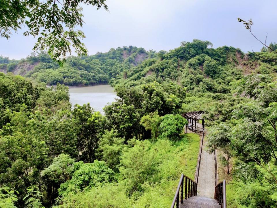 龍崎牛埔泥岩水土保持教學園區景致優美，是南關線知名景點之一。（記者羅玉如攝）