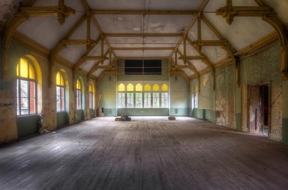 <p>An interior view of the rooms of an abandoned hospital which treated Adolf Hitler. (Roman Robroek/Caters News)</p>