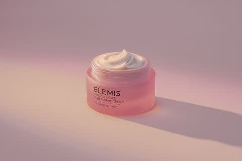 ELEMIS 海洋膠原玫瑰緊緻精華乳霜，50ml，NT.4,200 PHOTO CREDIT: Ivo Ivanov