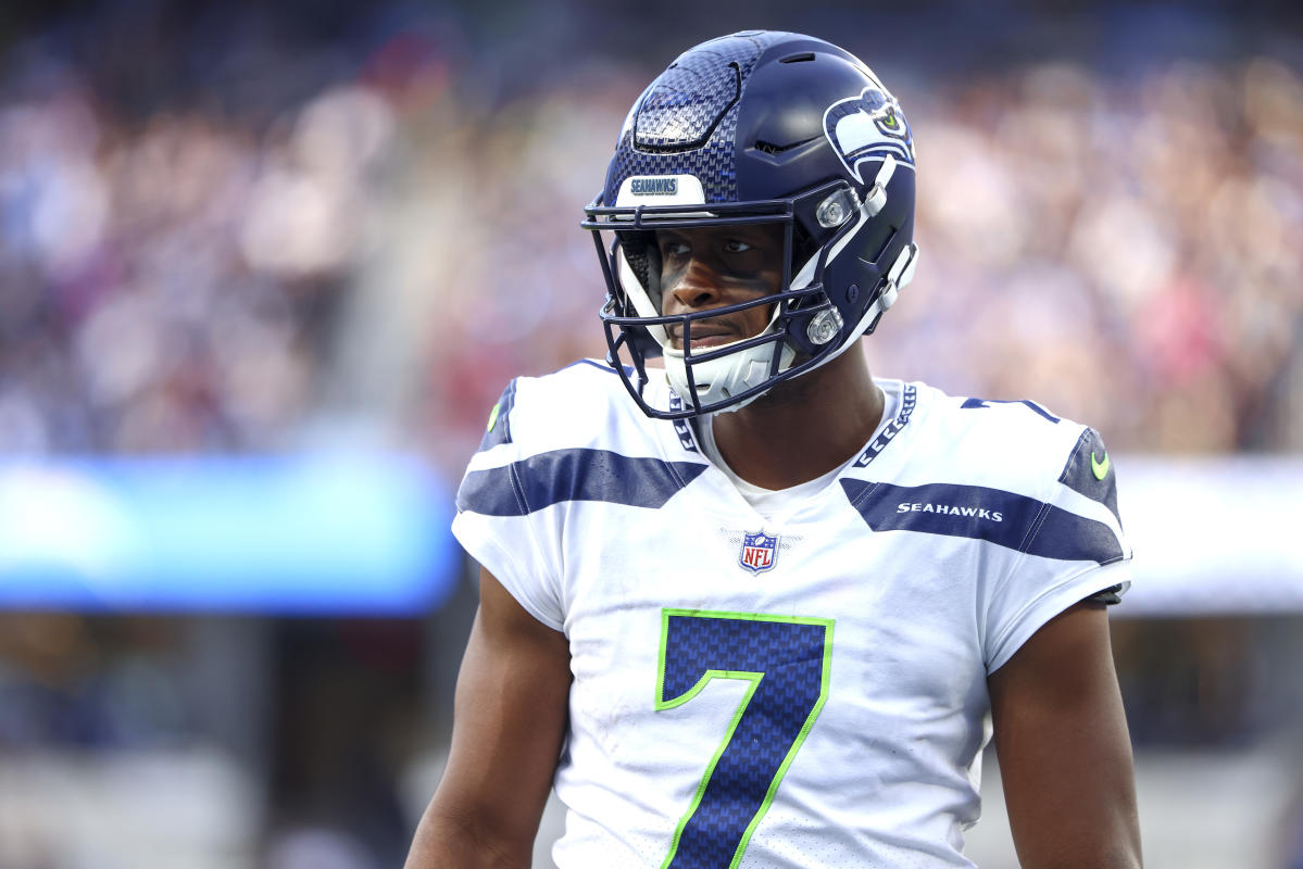 Seahawks name Geno Smith starting QB after Drew Lock's trio of INTs made  decision for them